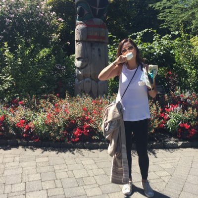 Profile Picture of Lori Nguyen (@SloristheLoris) on Twitter