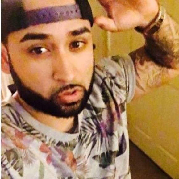 Profile Picture of Leonardo Pineda (@leonardo_pineda) on Poshmark