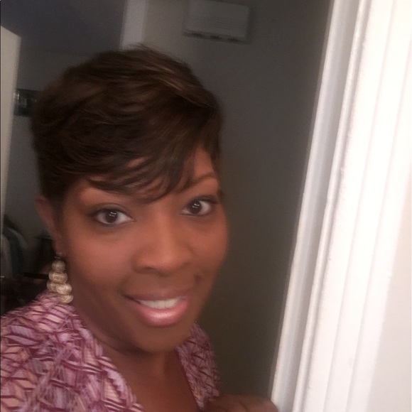 Mia Fussell - Poshmark Profile Picture of Mia Fussell (@miafw5) on Poshmark