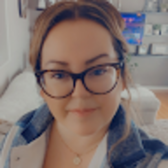 Profile Picture of Danielle Jenkinson (@daniellejenk168) on Poshmark