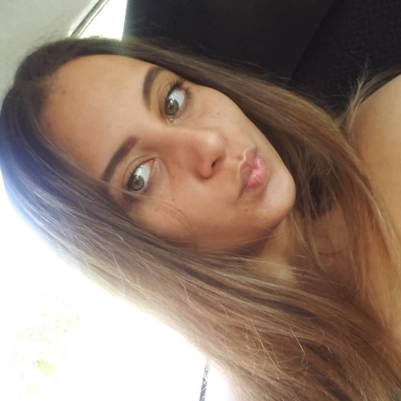 Profile Picture of Danielle Goode (@16dani22) on Poshmark