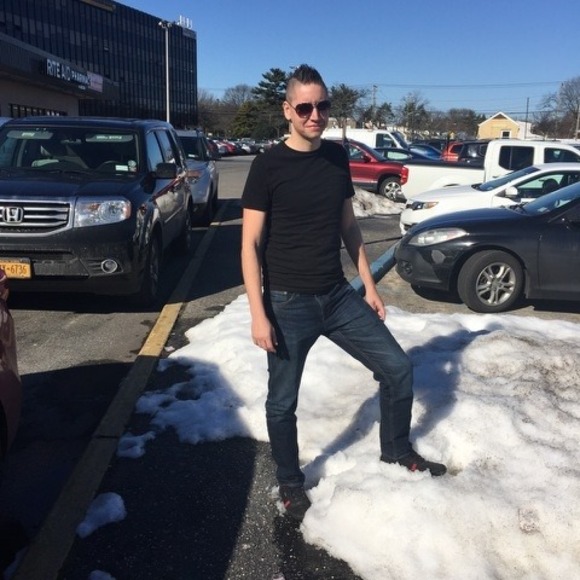 Profile Picture of Michael Niebauer (@vonderasche) on Poshmark