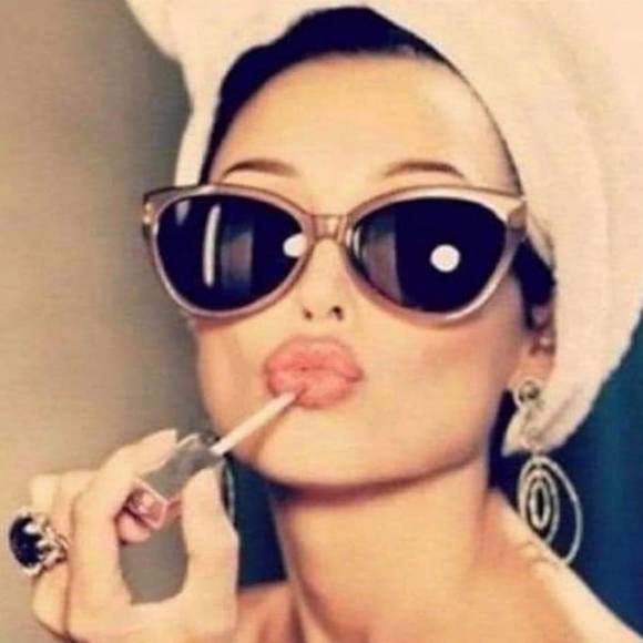 Profile Picture of Cristina Cristina (@cristinaeniko11) on Poshmark