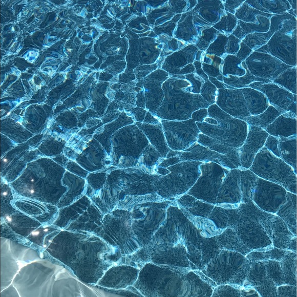 Profile Picture of Madi Mahomar (@madihopee_) on Poshmark