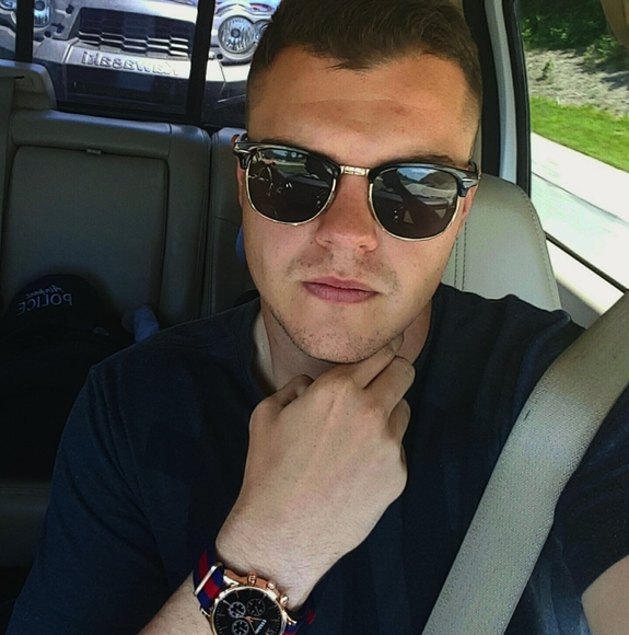 Profile Picture of Barry Mullins (@bkjr12) on Poshmark