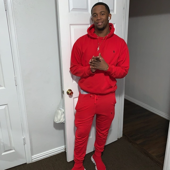 Profile Picture of Glenn Gray (@robertgrayrdg04) on Poshmark