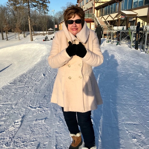 Profile Picture of Julia Voss (@julkay58) on Poshmark