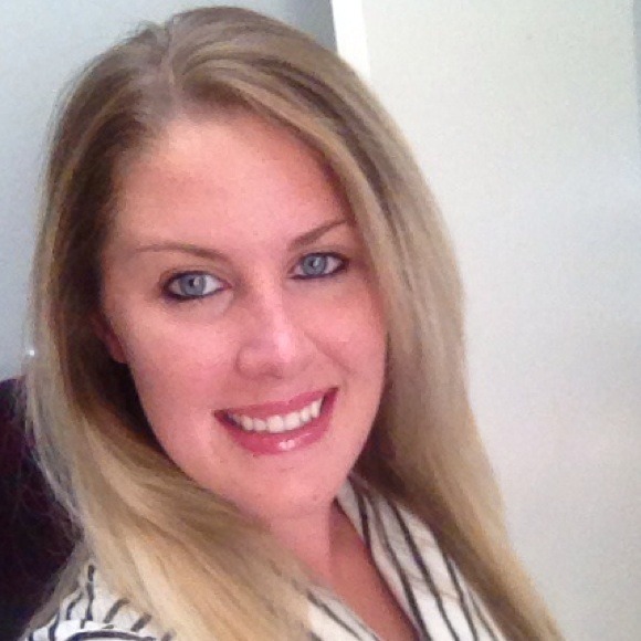 Profile Picture of Amanda Unruh (@ahandz) on Poshmark