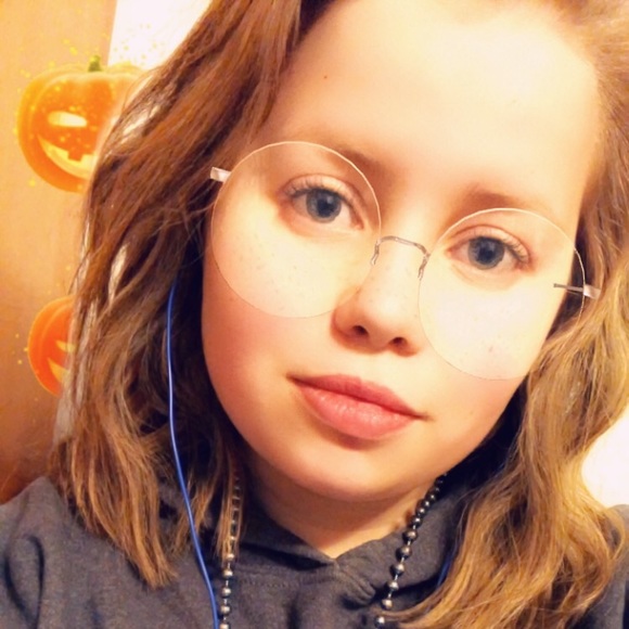 Profile Picture of Honnah Brown (@honnahmae02) on Poshmark