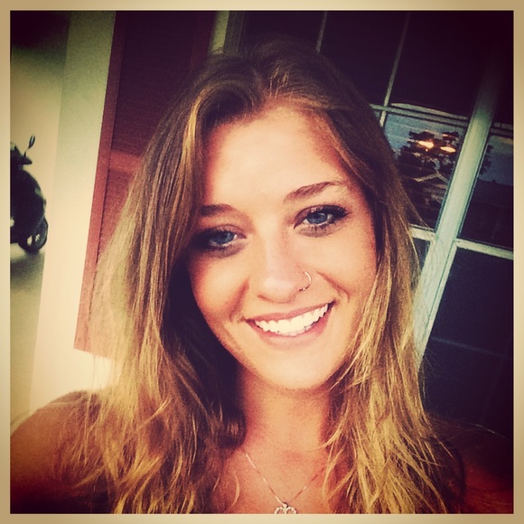 Profile Picture of Carley Hilburn (@karlee777) on Poshmark