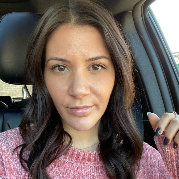Profile Picture of Valerie Palmosina (@vpalmosina) on Poshmark