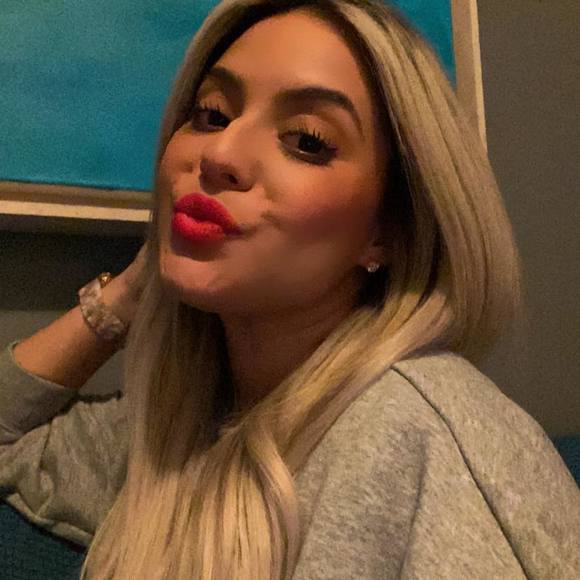 Profile Picture of Manoela Marinho (@manoelamarinho) on Poshmark