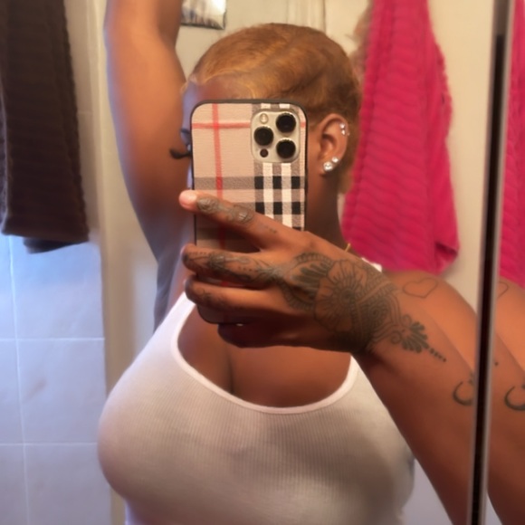 Profile Picture of Shęllisa Fìor (@shellisa1111) on Poshmark