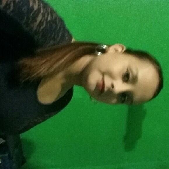 Profile Picture of Beatriz Delgado (@bd3lgado) on Poshmark