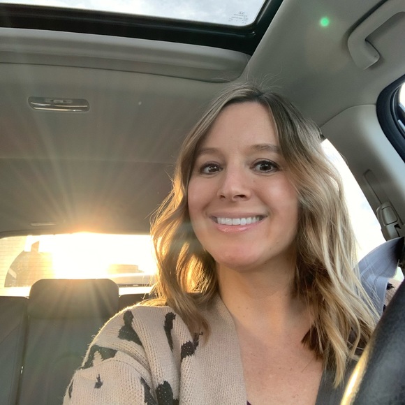 Profile Picture of Angela Fisher (@angelajc5) on Poshmark