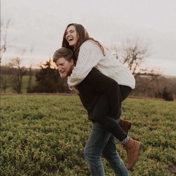 Profile Picture of Lindsey Fiegen (@lafiegen) on Poshmark