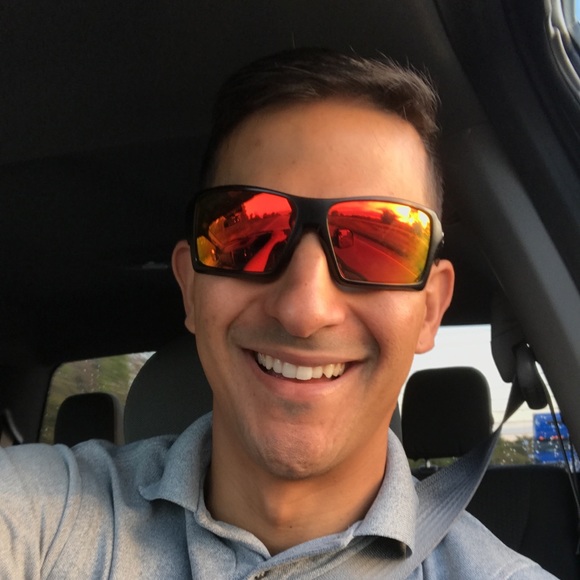 Profile Picture of Edison Rodriguez (@edrod1219) on Poshmark