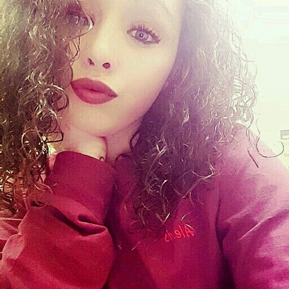 Profile Picture of Alexis Gennoe (@agennoe) on Poshmark