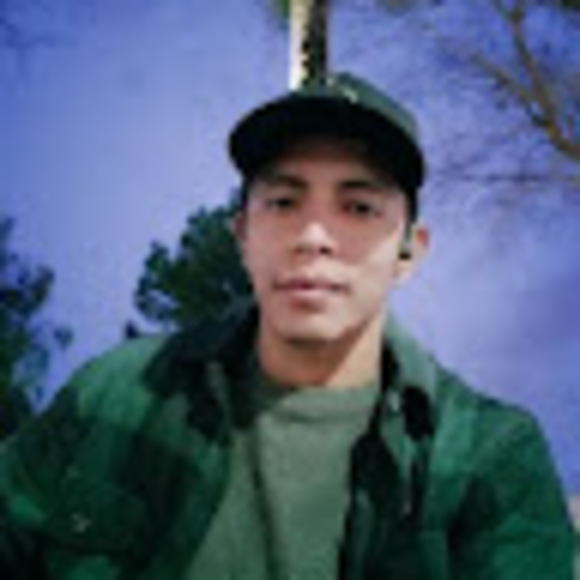Profile Picture of Ray Hernández (@rayheva1324) on Poshmark