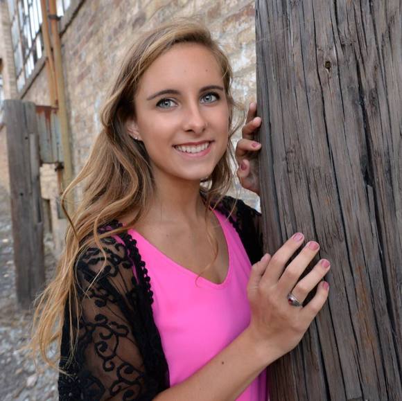 Profile Picture of Jenna Getrost (@jennagetrost) on Poshmark