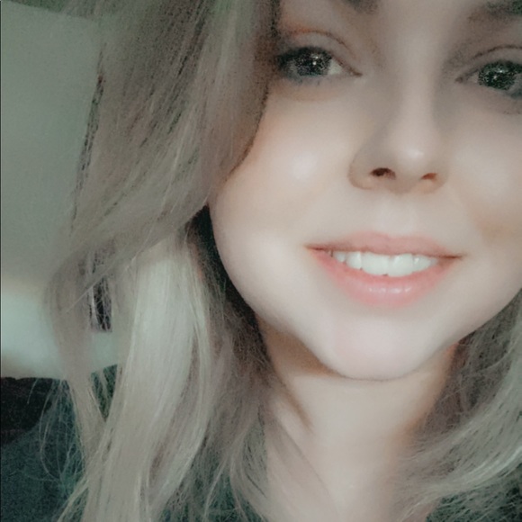 Profile Picture of Danika Jansons (@danikajansons) on Poshmark