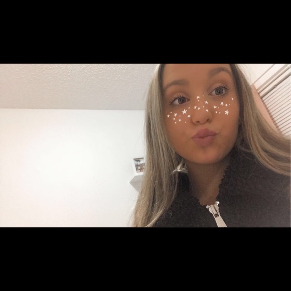 Profile Picture of Arianna Fraser (@arianna_jazzlyn) on Poshmark