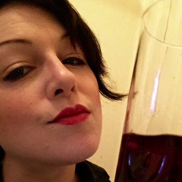 Profile Picture of Erica Dunham (@unternull) on Poshmark