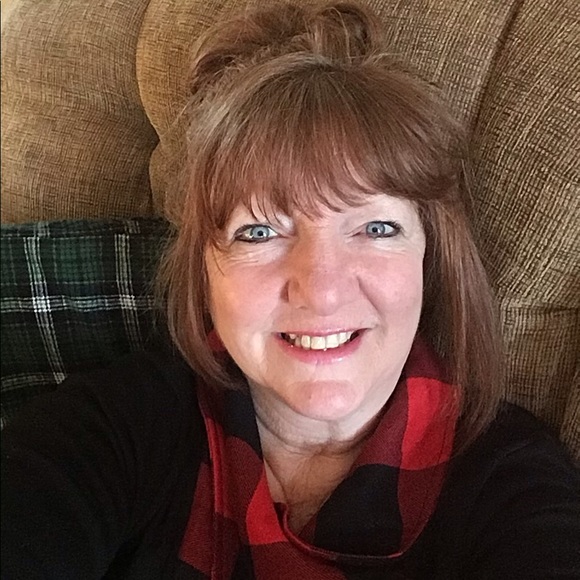 Profile Picture of Thelma Dibeneditto (@tdibeneditto) on Poshmark