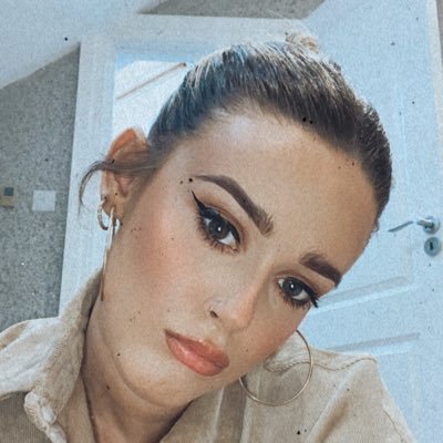 Profile Picture of LaurenHennessy  🤘🏽 (@heyoitsLo) on Twitter