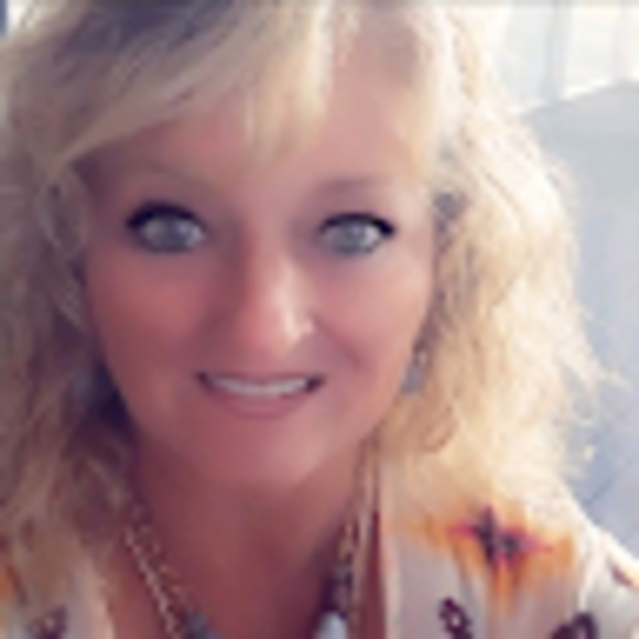 Profile Picture of Beverly Murphy (@bmclaychamber) on Poshmark