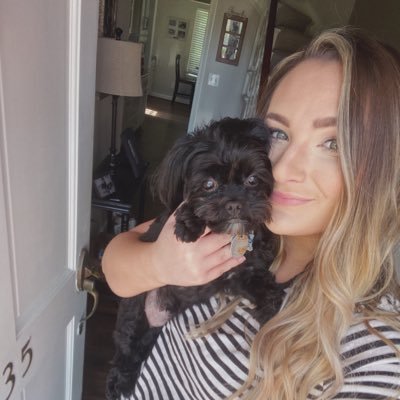 Profile Picture of Mackenzie Duncan (@mackenzieqd) on Twitter