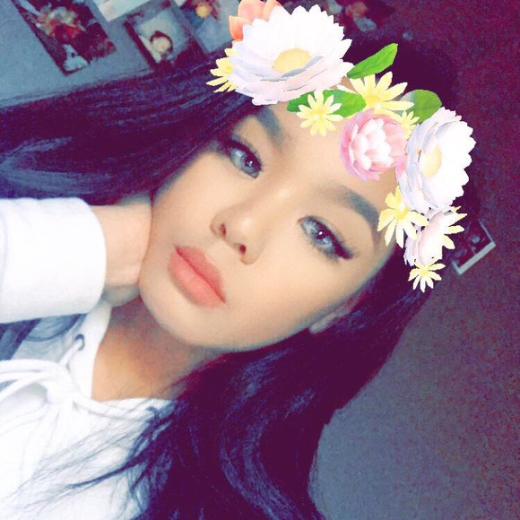 Profile Picture of Kalena Phang (@kalenaphang) on Poshmark