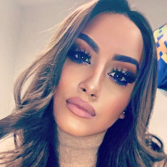 Profile Picture of Sophia Hussain (@sophizzlejaff) on Poshmark
