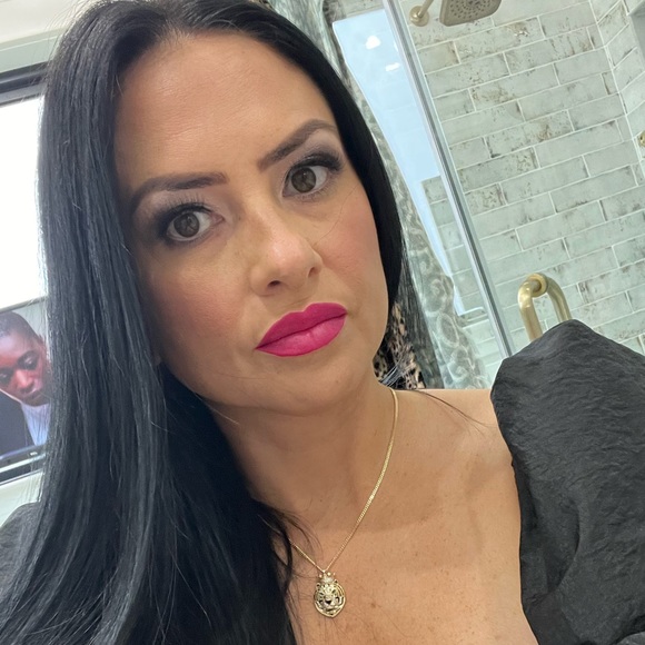 Profile Picture of Jessica Lenertz (@jessicalenertz) on Poshmark