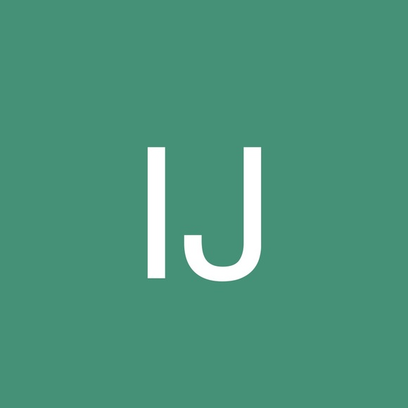 Profile Picture of Ivy Jacobson (@ivy0687) on Poshmark