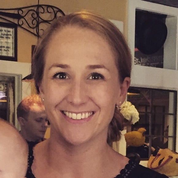 Profile Picture of Alison Lubischer (@alil324) on Poshmark