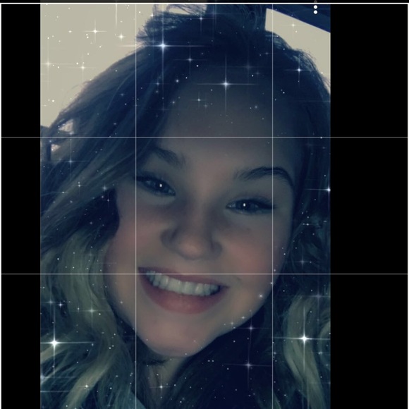 Profile Picture of Ava Kleinmeier (@avakleinmeier) on Poshmark