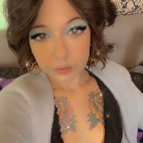 Profile Picture of Chrystle Gail (@chrystlegail345) on Poshmark