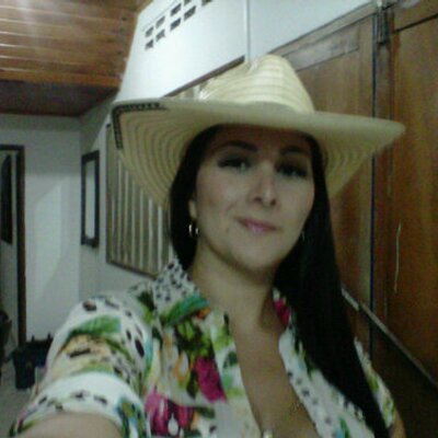 Profile Picture of Paula Velasquez (@paulisvelasquez) on Twitter