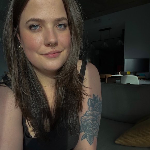 Profile Picture of Rebecca Schneider (@rebmschneider) on Poshmark