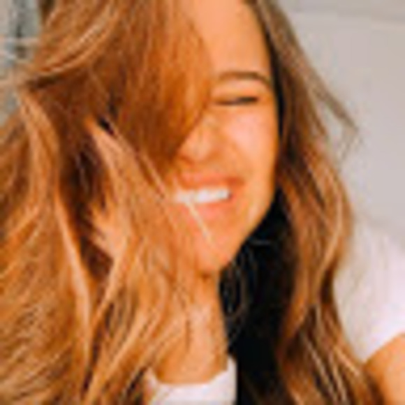 Cierra Perschon - Poshmark Profile Picture of Cierra Perschon (@cierraperschon) on Poshmark