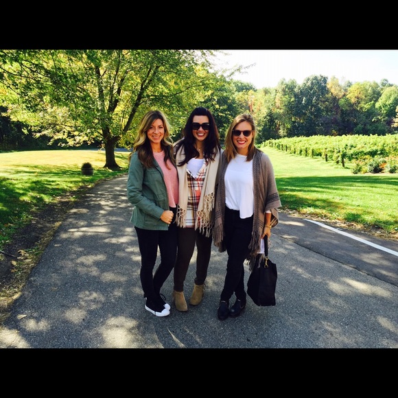 Mandy Graham - Poshmark Profile Picture of Mandy Graham (@mandymandy23) on Poshmark