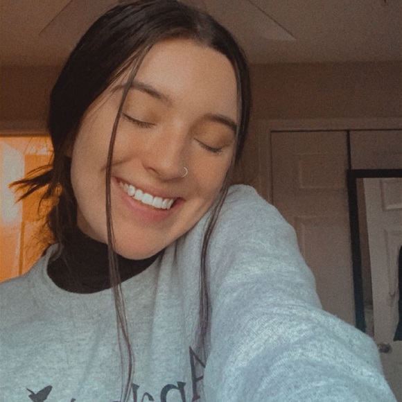 Profile Picture of Christina Dorman (@christinamd13) on Poshmark