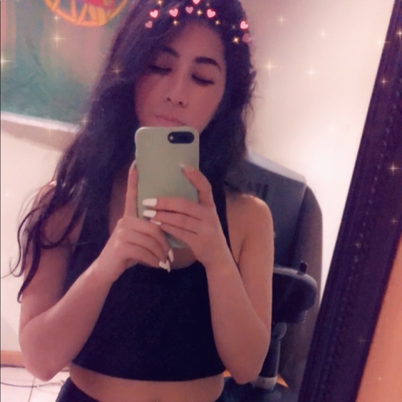 Amanda Amorim - Poshmark Profile Picture of Amanda Amorim (@amandabear1998) on Poshmark