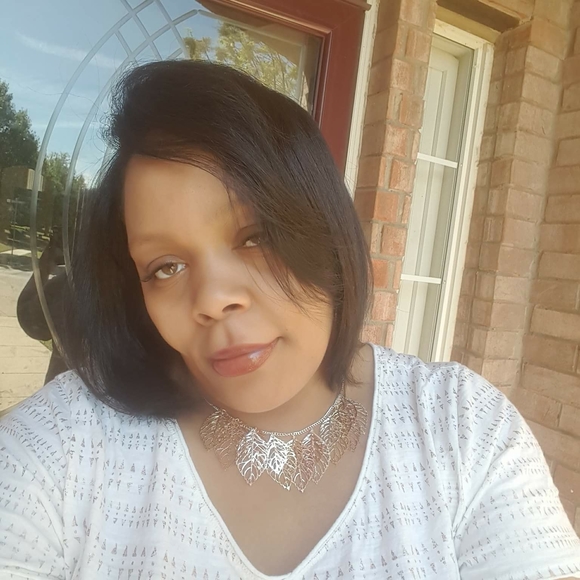 Profile Picture of Lanosha Lofton (@nosha82) on Poshmark