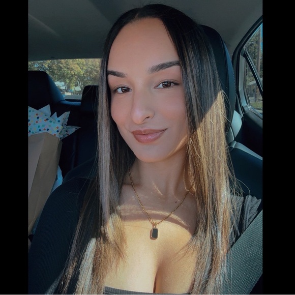 Profile Picture of Bridget Bertuccio (@b_bertuccio) on Poshmark