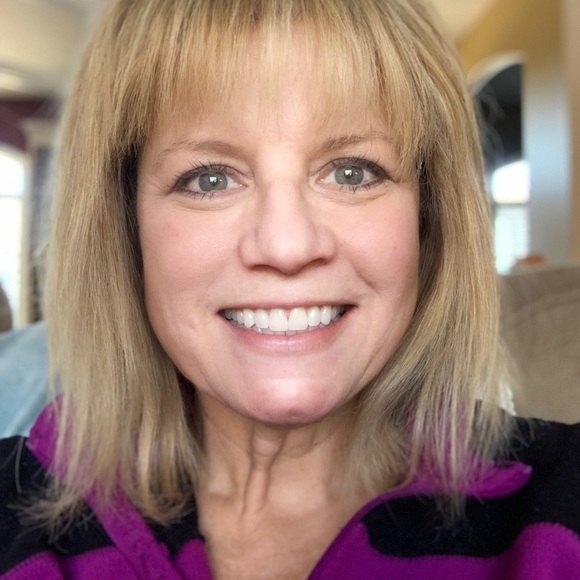 Profile Picture of Teri Hottmann (@thottmann) on Poshmark