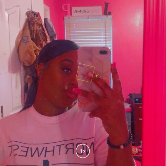 Profile Picture of Leondra Plummer (@leoplum) on Poshmark