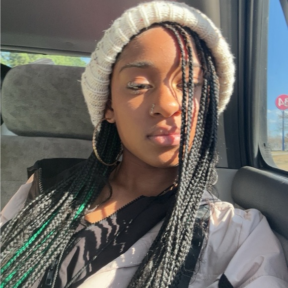 Profile Picture of Harmony Thompson (@harmonythomp141) on Poshmark