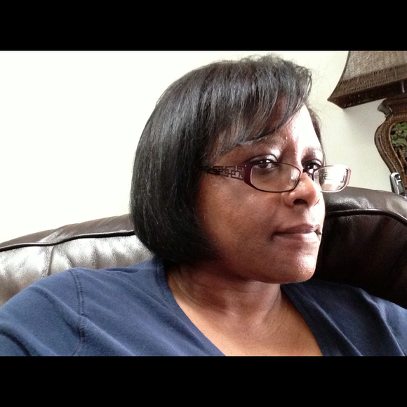 Profile Picture of Vicki Heath (@heathvicki) on Poshmark